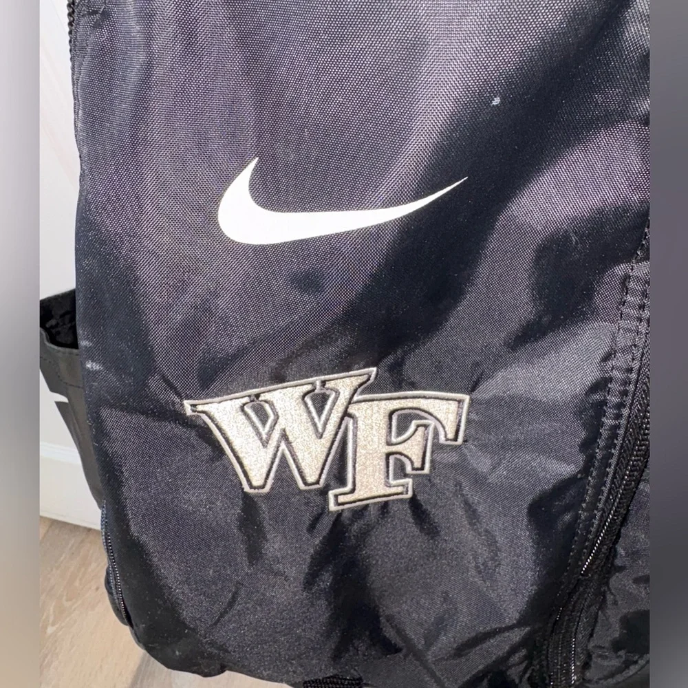WAKE FOREST NIKE BACKPACK BOOKBAG LARGE VERY NICE CONDITION